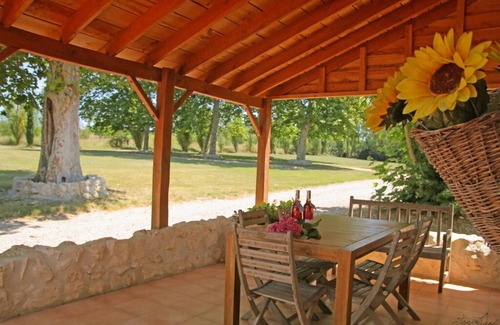 Vigueron Cabaña | Three gîtes set in a large estate, around a swimming pool heated to 27°.