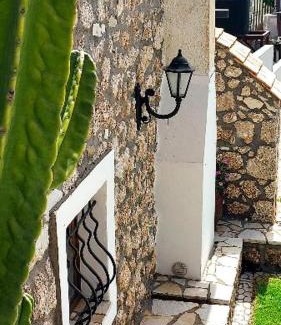 Agios Petros Casa | Three Hearts