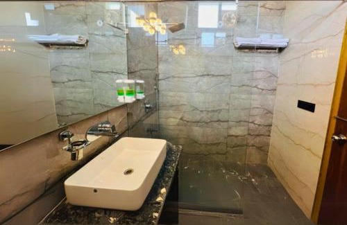 Bail Parao Complejo | Three Heavens Corbett