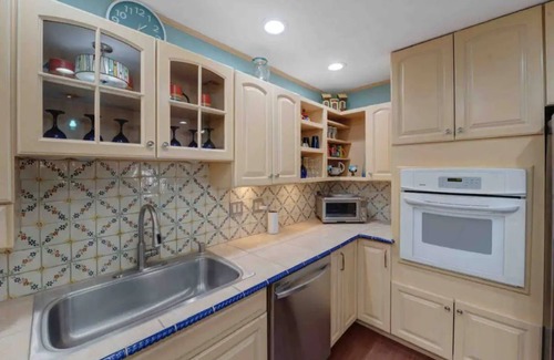South Valley Casa | Three House Gated Compound for Up to 26 Persons!