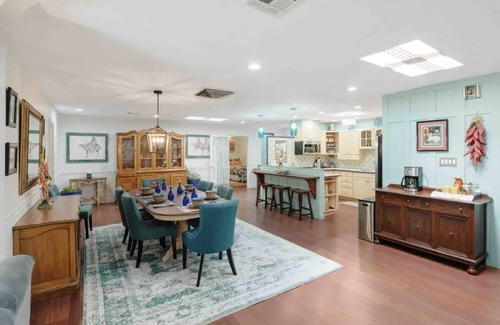 South Valley Casa | Three House Gated Compound for Up to 26 Persons!
