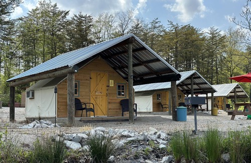 Jasonville Cabaña | Three Lakeside Canvas Cottages group campsite at Parakeet Cove