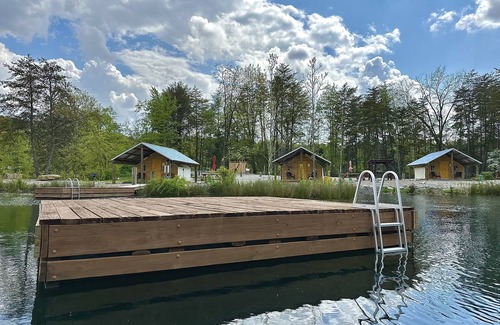 Jasonville Cabaña | Three Lakeside Canvas Cottages group campsite at Parakeet Cove