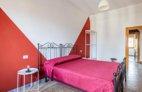 San Lorenzo Apartamento | Three large bedrooms for six people Rome downtown apartment