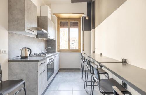 San Lorenzo Apartamento | Three large bedrooms for six people Rome downtown apartment