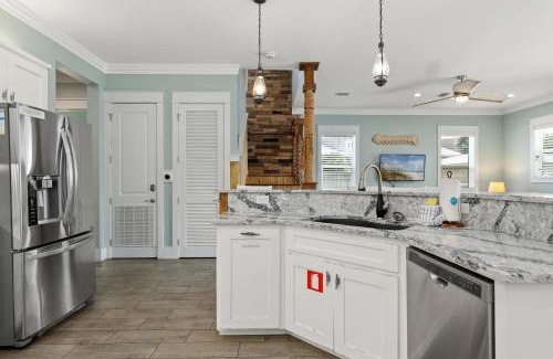 Kiska Beach Casa | Three Master Bedrooms! Easy Beach Access! Gulf Views