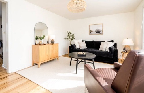 Three Oaks Casa | Three Oaks Charmer Close To Downtown! Two Night Summer MIN!
