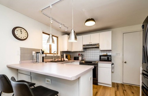 Three Oaks Casa | Three Oaks Charmer Close To Downtown! Two Night Summer MIN!