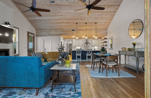 Bay St Louis Casa | Three Palms Oasis in Old Town Bay St. Louis. In the heart of it all!