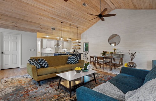 Bay St Louis Casa | Three Palms Oasis in Old Town Bay St. Louis. In the heart of it all!