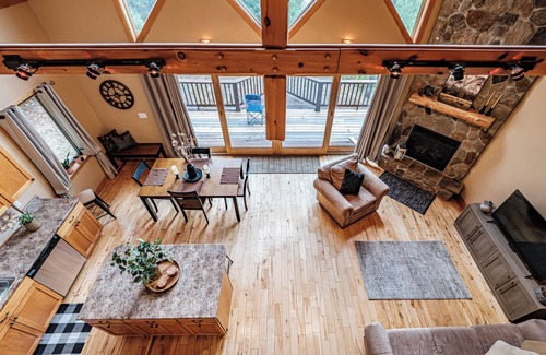 Bethel Chalet De Esquí | Three plus bedrooms and two full baths- Winter rental