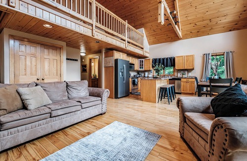 Bethel Chalet De Esquí | Three plus bedrooms and two full baths- Winter rental