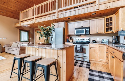 Bethel Chalet De Esquí | Three plus bedrooms and two full baths- Winter rental