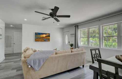 Bonita Springs Casa | Three Rental Units In This Bonita Springs Compound