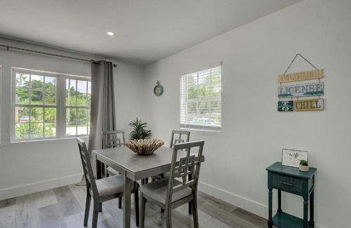 Bonita Springs Casa | Three Rental Units In This Bonita Springs Compound