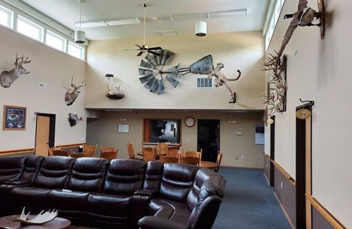 Spencer Cabina | Three Rivers Lodge Room #6