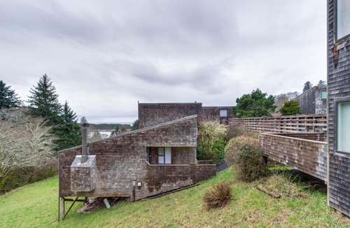 Otis Casa | Three Rocks Retreat
