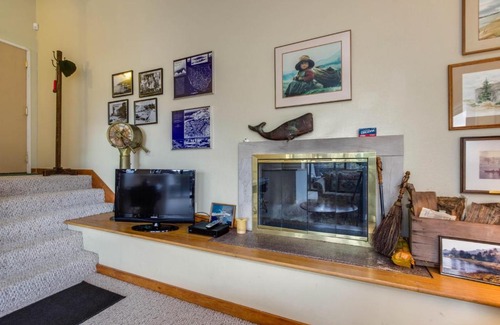 Otis Casa | Three Rocks Retreat