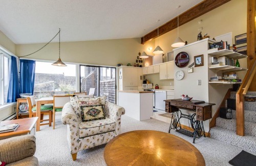 Otis Casa | Three Rocks Retreat
