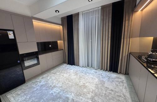 Kanimekh District Apartamento | Three-Room Apartment