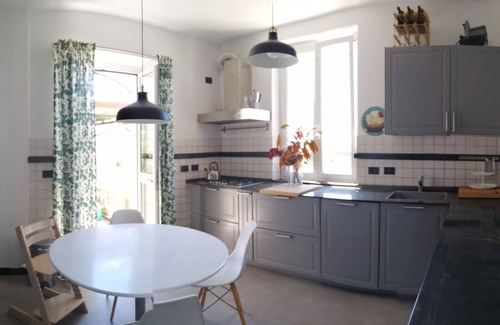 Chiavari Casa | apartamento de tres habitaciones con jardín privado