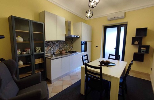 Campobello di Licata Apartamento | Tres habitaciones amueblado y con aire acondicionado, un jardín y terraza