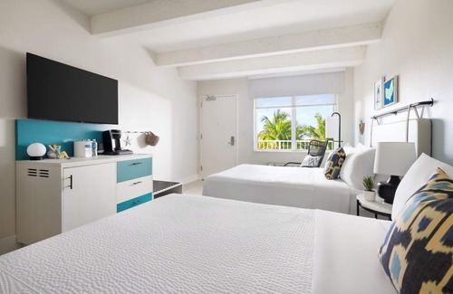 New Town Hotel | Three Rooms w/ 2 Queen beds at Blue Flamingo Resort Key West l 2 Pools & Shuttle