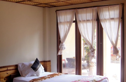 Nyaungshwe Cama Y Desayuno | Three Seasons Inn & Spa
