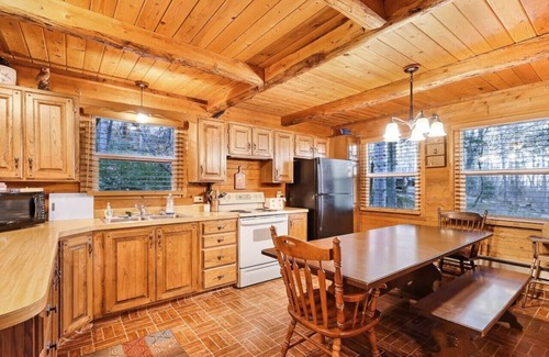 Sundance Cabina | Three Sisters Cabin Sundance, Utah Very secluded cabin Near stream and meadow and Stewart Falls Great for explorers Mountain Cabins Utah