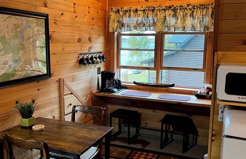 Tupper Lake Apartamento | Three Spruce Suite~nCozy Studio on the Shores of Lake Simond, Tupper Lake