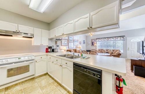 Lakeshore Condominio | ¡NUEVO LISTADO! Condominio de Huntington Lake con piscina compartida y excelentes vistas, atracciones cercanas