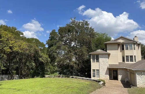 Westwood Casa | Three-story mansion near downtown, centrally located, sleeps 10