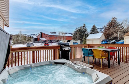 Park Meadows Casa | Casa adosada de tres pisos en Park City con vistas a la montaña y un loft agregado.