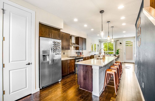 White Center Casa | Three-story townhome with gas firepit & patio - near West Seattle & ferries
