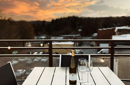 Jonesville Apartamento | Three Trails Unit 12 | WineCountry/Downtown