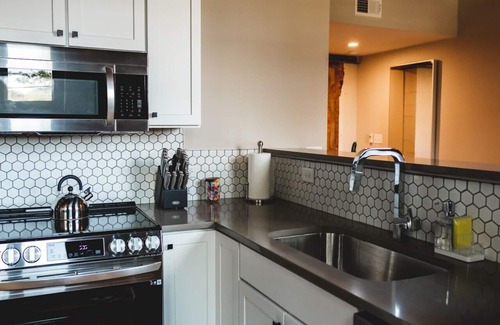 Jonesville Apartamento | Three Trails Unit 8 |WineCountry/RoofDeck/Downtown