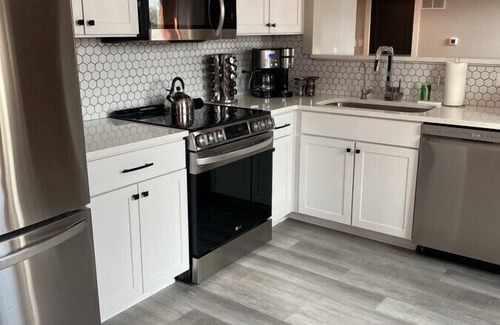 Jonesville Apartamento | Three Trails Downtown Elkin, 3 Bedroom, Ground Floor