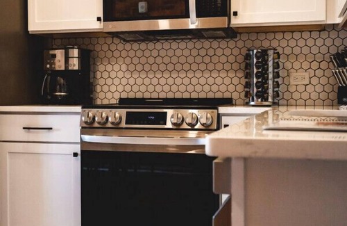 Jonesville Apartamento | Three Trails Downtown Elkin, 1 Bedroom, Main St View