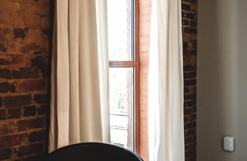 Jonesville Apartamento | Three Trails Unit 13 | WineCountry/RoofDeck/Studio/Dwntn