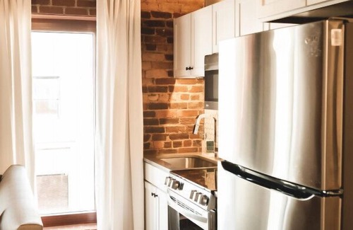 Jonesville Apartamento | Three Trails Unit 10 | Historic/WineCountry/RoofDeck