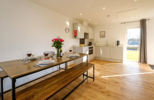 Pettistree Cabaña | Three Tuns - Garden Suite 3 - sleeps 4 guests in 2 bedrooms