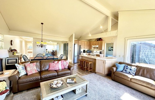 Castroville Casa | Three Vases Beach House at the Dunes