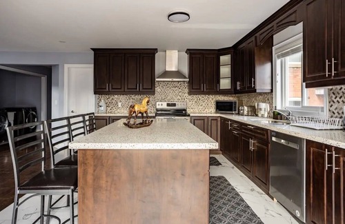 Welland Casa | Three year old house 5 bedrooms 4 full washrooms