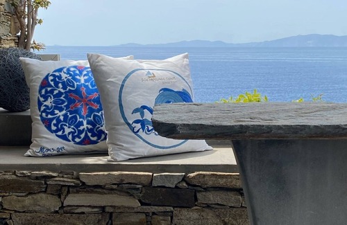 Agios Romanos Apartamento | Thrilling Tinos See Front Studio | Zoi Studio | Breathtaking Sea Views | Private Furnished Terrace | Pet Friendly | Shared Outdoor Pool | Prime Location | Agios Romanos