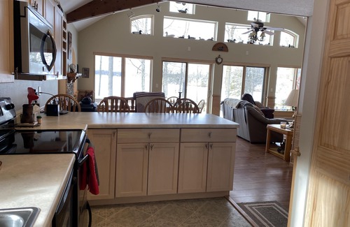 Birchwood Cabina | Through the woods to grandma's house on the lake!