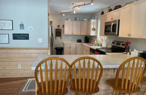 Birchwood Cabina | Through the woods to grandma's house on the lake!