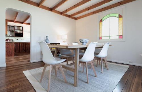 West Launceston Casa | Thrower Cottage: Gateway to the Cataract Gorge