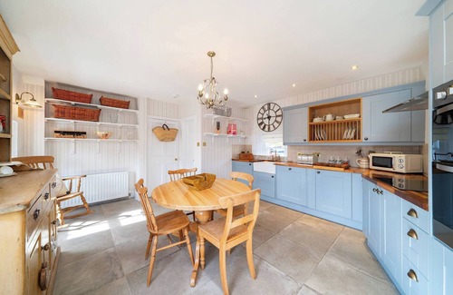 Kirriemuir Cabaña | Thrums Cottage - A Writer's Retreat