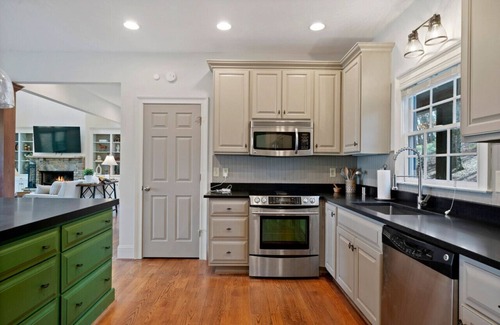 Big Canoe Casa | Thrush Turn Manor in Big Canoe with a hot tub!