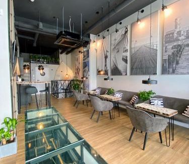 Wzgorze Swietego Maksymiliana Hotel | Thruster - Rooms, Kitchen, Chill-Out Zone-Netflix, Lobby-Netflix